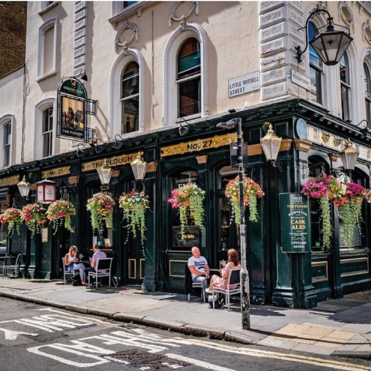 Pubs & breweries - Pub on the corner of a street